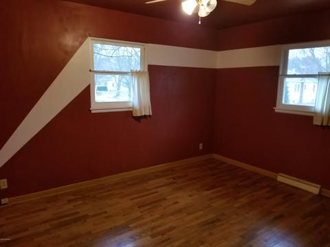 602 E Smith St, Buchanan, MI 49107 photo 7