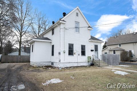 743 Harrison St, Belding, MI 48809 photo 2