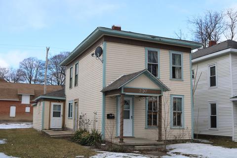 207 N Third Ave, Big Rapids, MI 49307 photo 2