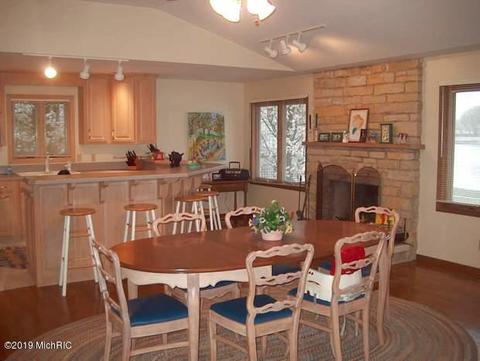 21405 Schultz Ct, Cassopolis, MI 49031 photo 2