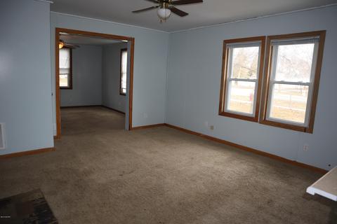 8 S Lake St, Grant, MI 49327 photo 5