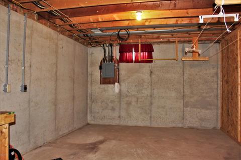 425 Johnson St, Edmore, MI 48829 photo 17