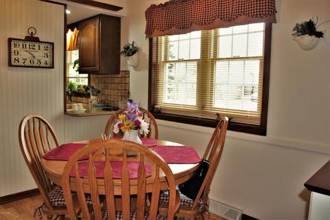 425 Johnson St, Edmore, MI 48829 photo 6