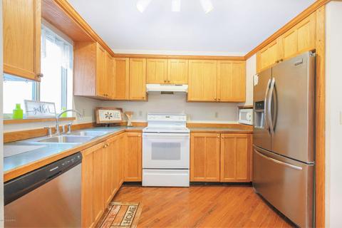684 2nd St, Plainwell, MI 49080 photo 9