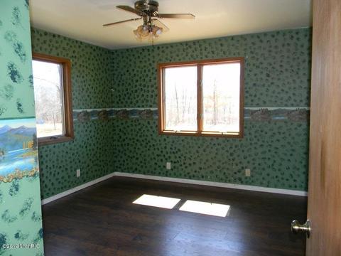 7311 W Saint Charles Rd, Sumner, MI 48889 photo 4