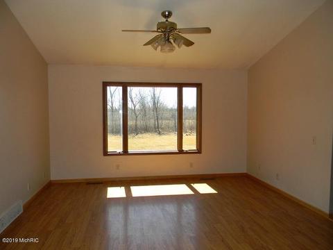 7311 W Saint Charles Rd, Sumner, MI 48889 photo 3