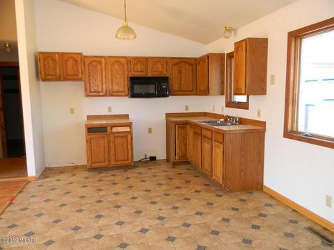 7311 W Saint Charles Rd, Sumner, MI 48889 photo 2