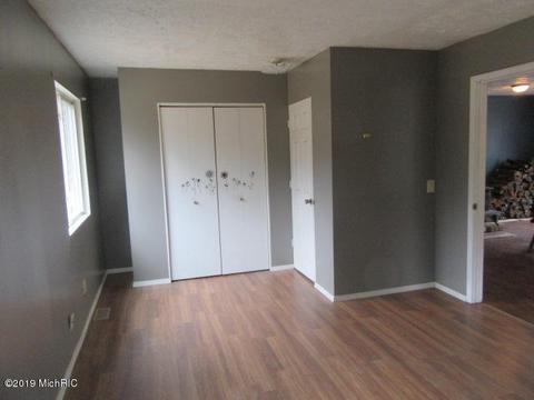 336 S Locust Ave, White Cloud, MI 49349 photo 8