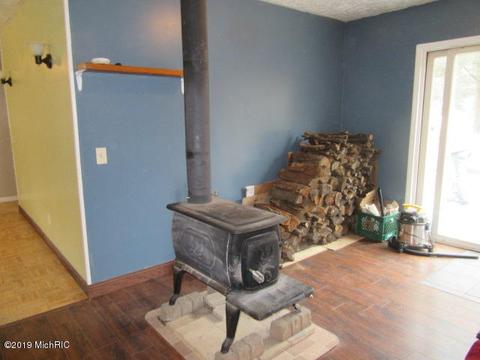 336 S Locust Ave, White Cloud, MI 49349 photo 7