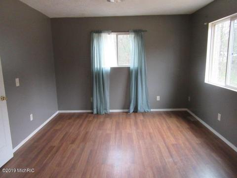 336 S Locust Ave, White Cloud, MI 49349 photo 9