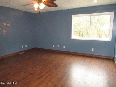 336 S Locust Ave, White Cloud, MI 49349 photo 6