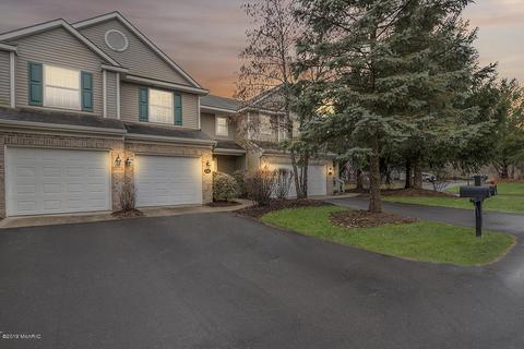 618 Abbey Mill Dr SE, Ada, MI 49301 photo 2