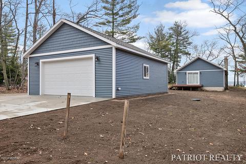 1376 E 88th St, Newaygo, MI 49337 photo 3