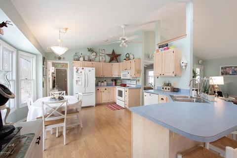 1935 E Parmeter Rd, Ionia, MI 48846 photo 11