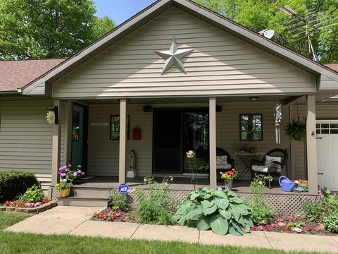 1935 E Parmeter Rd, Ionia, MI 48846 photo 2