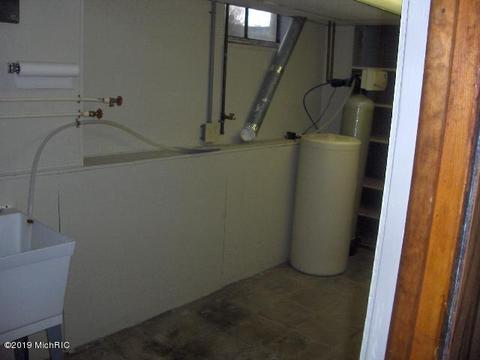 1025 S Pleasant St, Belding, MI 48809 photo 15