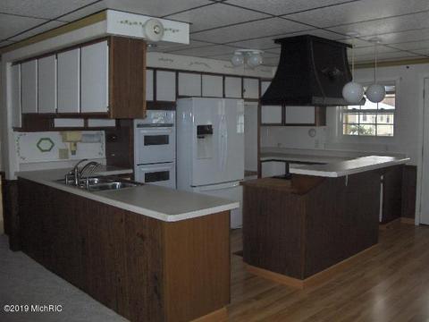 1025 S Pleasant St, Belding, MI 48809 photo 3