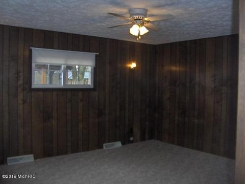 1025 S Pleasant St, Belding, MI 48809 photo 9