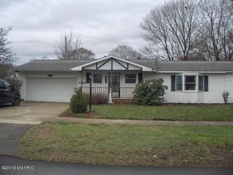 1025 S Pleasant St, Belding, MI 48809 photo 2