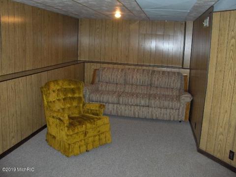 1025 S Pleasant St, Belding, MI 48809 photo 14