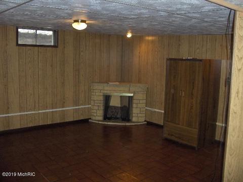 1025 S Pleasant St, Belding, MI 48809 photo 13