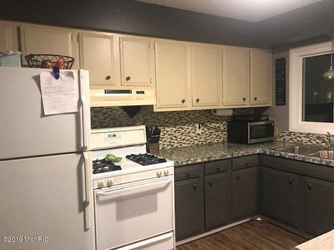 4193 Sandy Dr, Dorr, MI 49323 photo 2