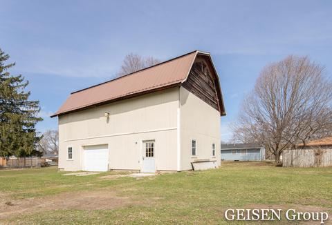 407 N Demorest St, Belding, MI 48809 photo 4