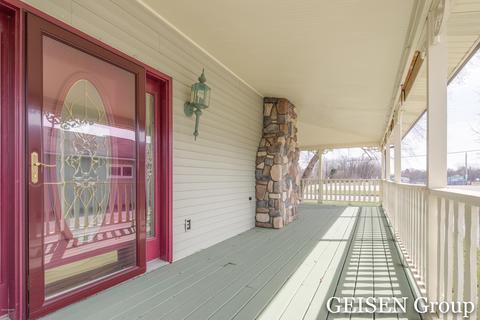 407 N Demorest St, Belding, MI 48809 photo 5
