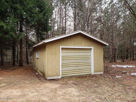 2782 E 1 Mile Rd, White Cloud, MI 49349 photo 4
