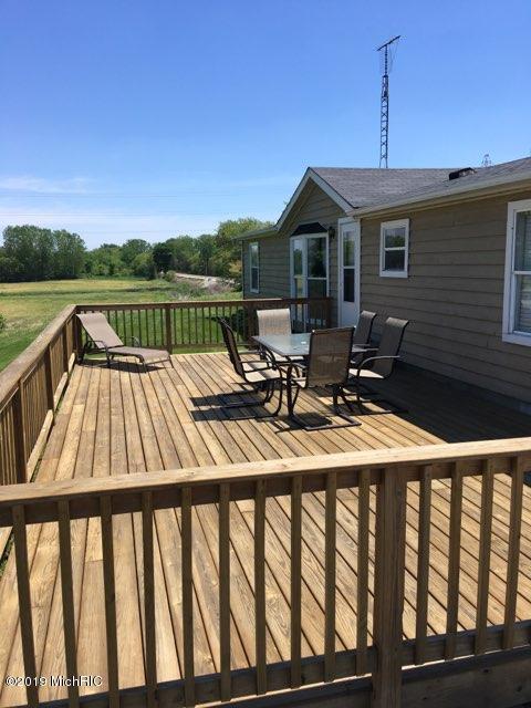 17449 Smith, Galien, MI 49113 photo 2