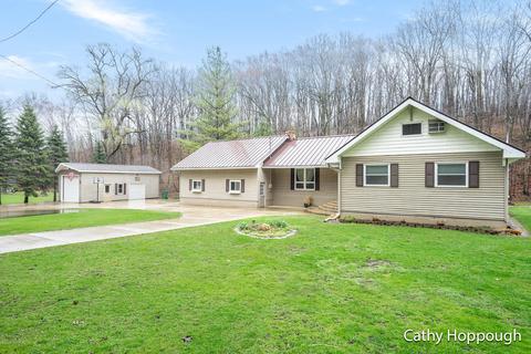 1251 Guernsey Rd, Lyons, MI 48851 photo 3