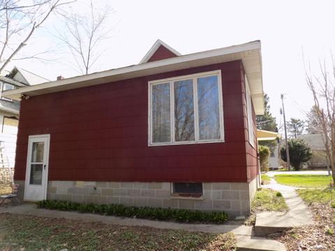 910 Davis St, Manistee, MI 49660 photo 8