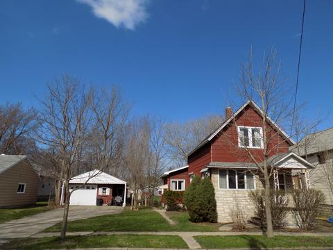910 Davis St, Manistee, MI 49660 photo 3