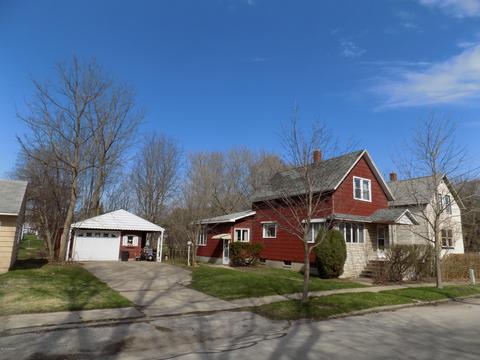 910 Davis St, Manistee, MI 49660 photo 2
