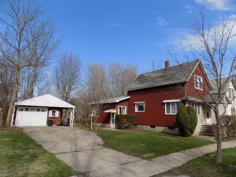 910 Davis St, Manistee, MI 49660 photo 1