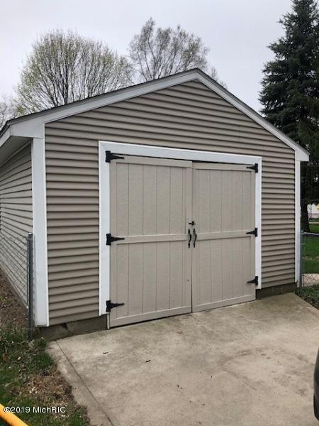 12 Tibbits St, Coldwater, MI 49036 photo 2