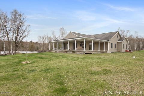 358 Potter Pl, Stanton, MI 48888 photo 3