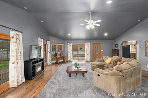 358 Potter Pl, Stanton, MI 48888 photo 6