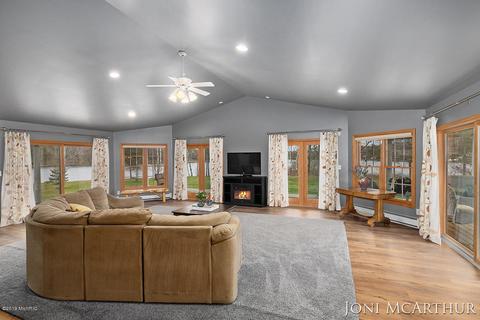 358 Potter Pl, Stanton, MI 48888 photo 7
