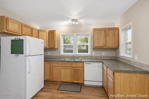 710 S Front St, Belding, MI 48809 photo 6