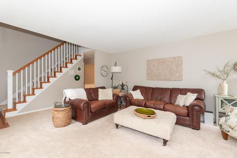 262 Golfview Dr, Plainwell, MI 49080 photo 5