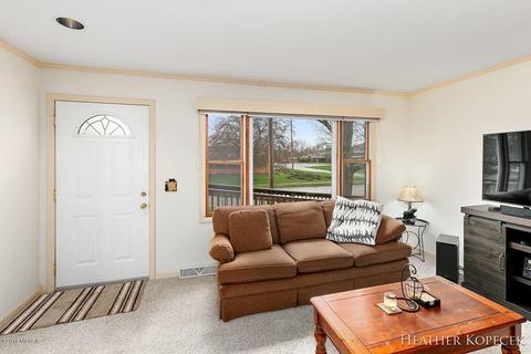 520 Spring St, Lowell, MI 49331 photo 4