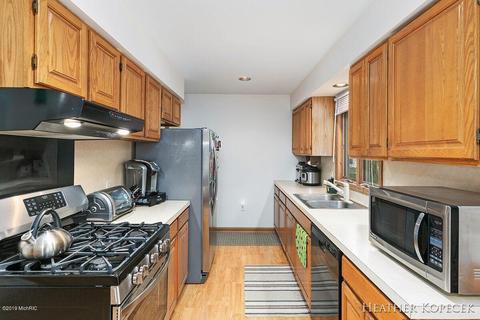 520 Spring St, Lowell, MI 49331 photo 6