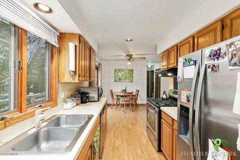 520 Spring St, Lowell, MI 49331 photo 8
