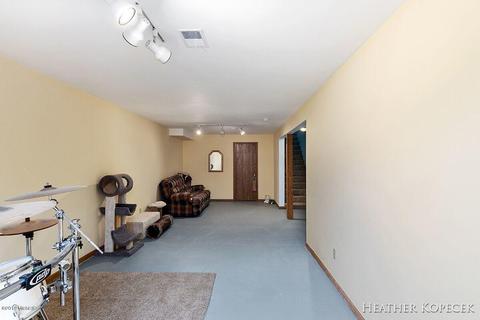 520 Spring St, Lowell, MI 49331 photo 15