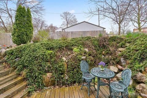 520 Spring St, Lowell, MI 49331 photo 2