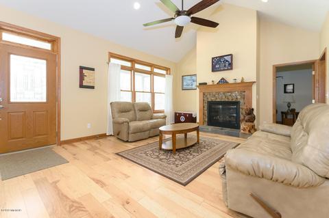 142 Hickory Hls, Marshall, MI 49068 photo 5