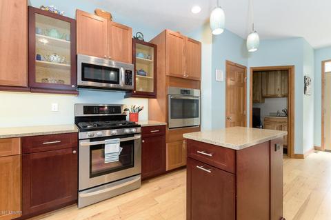 142 Hickory Hls, Marshall, MI 49068 photo 13