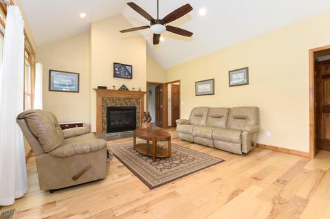 142 Hickory Hls, Marshall, MI 49068 photo 4