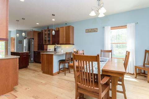 142 Hickory Hls, Marshall, MI 49068 photo 8